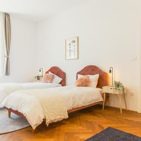Top Location City Centre Condo In Historic Building With Free Garage Parking Ljubljana Ngoại thất bức ảnh