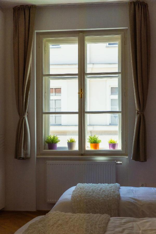 Top Location City Centre Condo In Historic Building With Free Garage Parking Ljubljana Ngoại thất bức ảnh