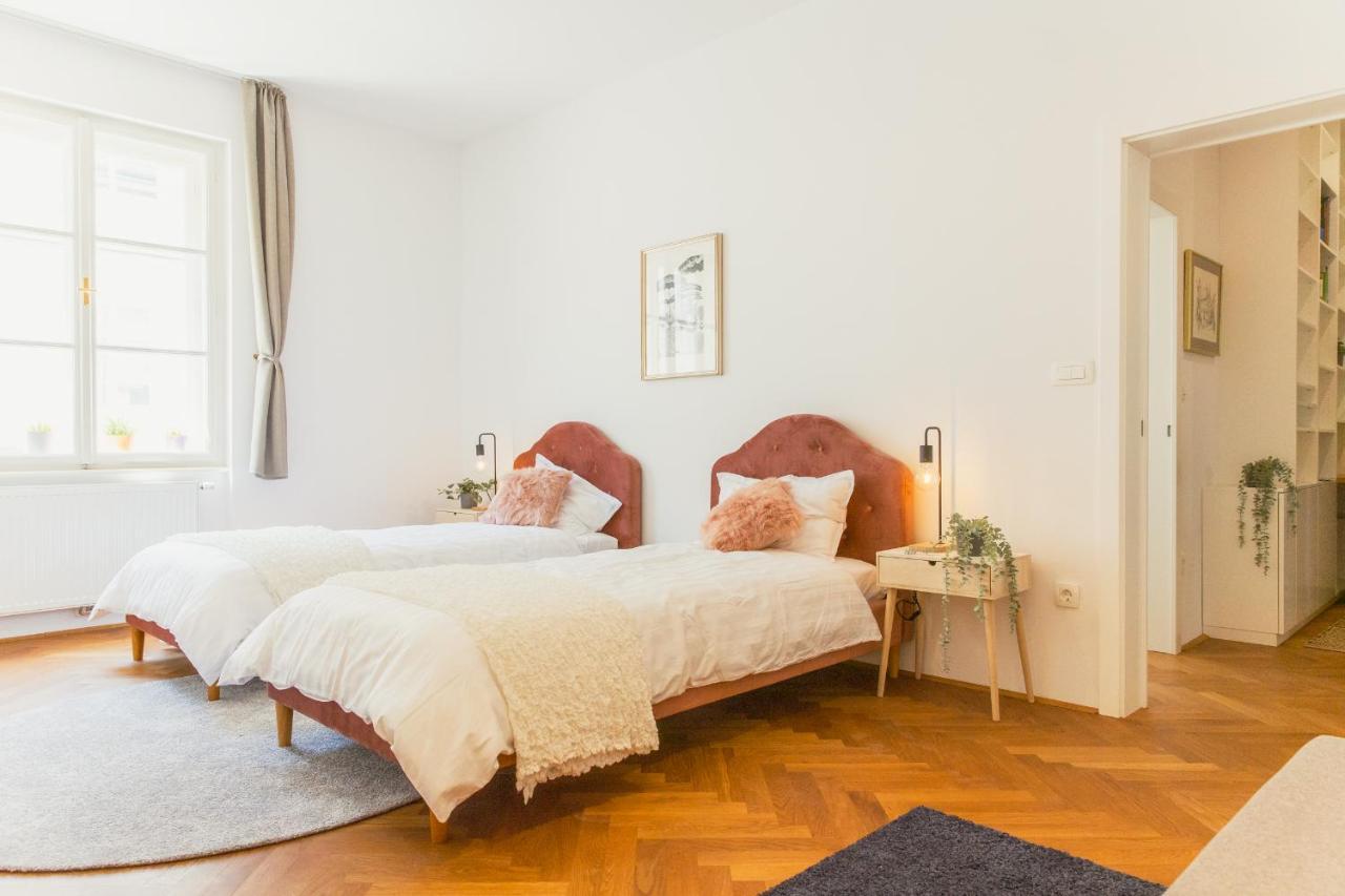 Top Location City Centre Condo In Historic Building With Free Garage Parking Ljubljana Ngoại thất bức ảnh
