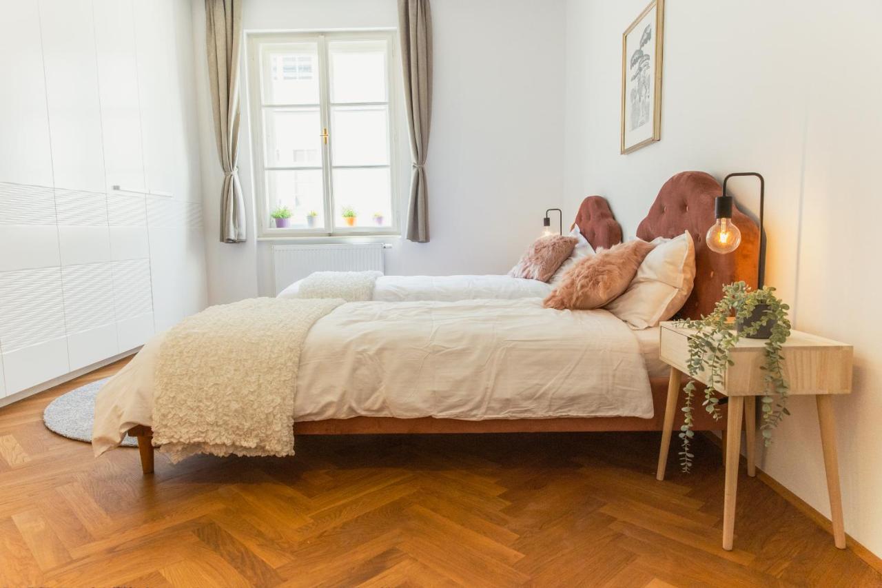 Top Location City Centre Condo In Historic Building With Free Garage Parking Ljubljana Ngoại thất bức ảnh