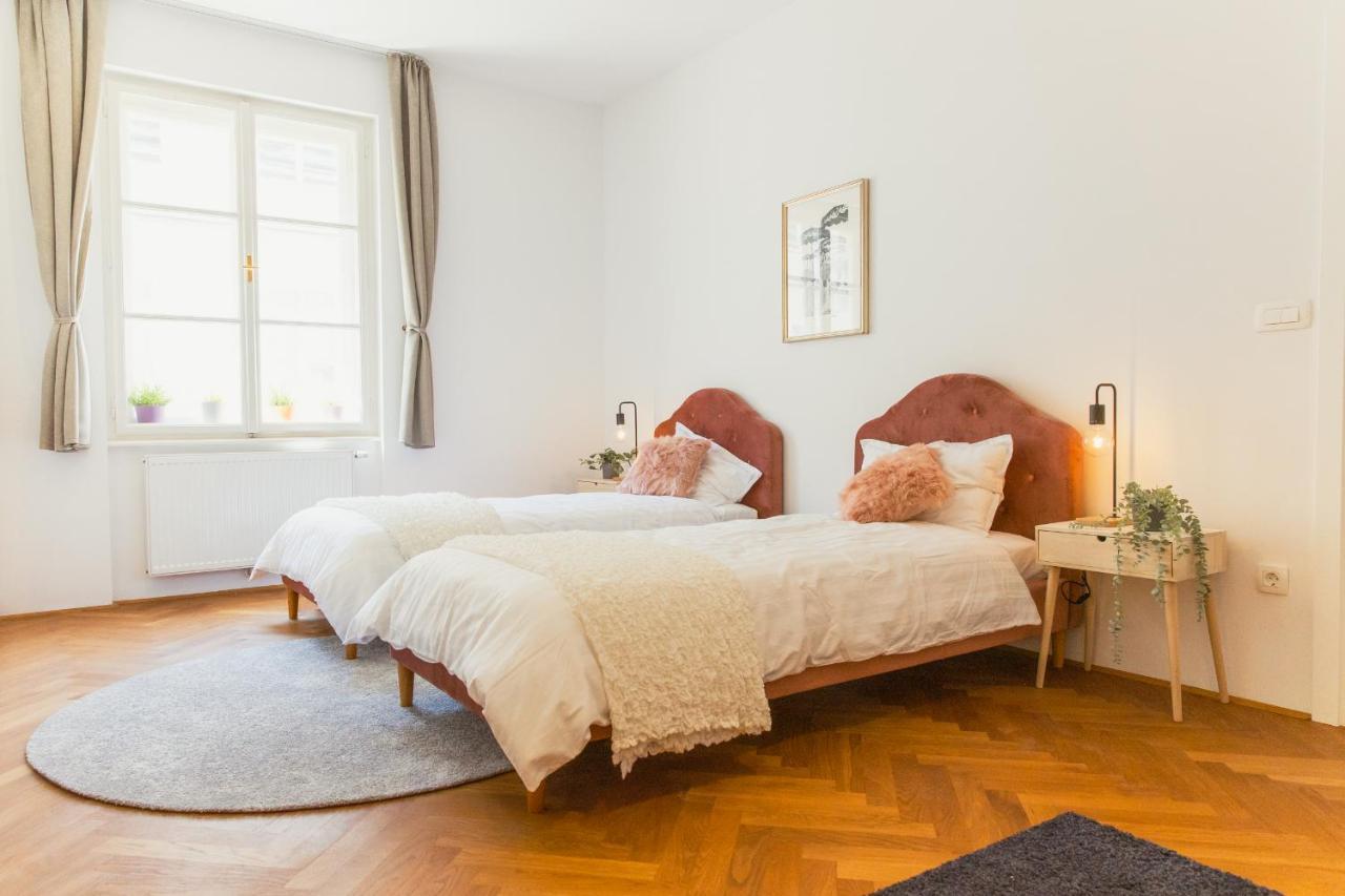 Top Location City Centre Condo In Historic Building With Free Garage Parking Ljubljana Ngoại thất bức ảnh