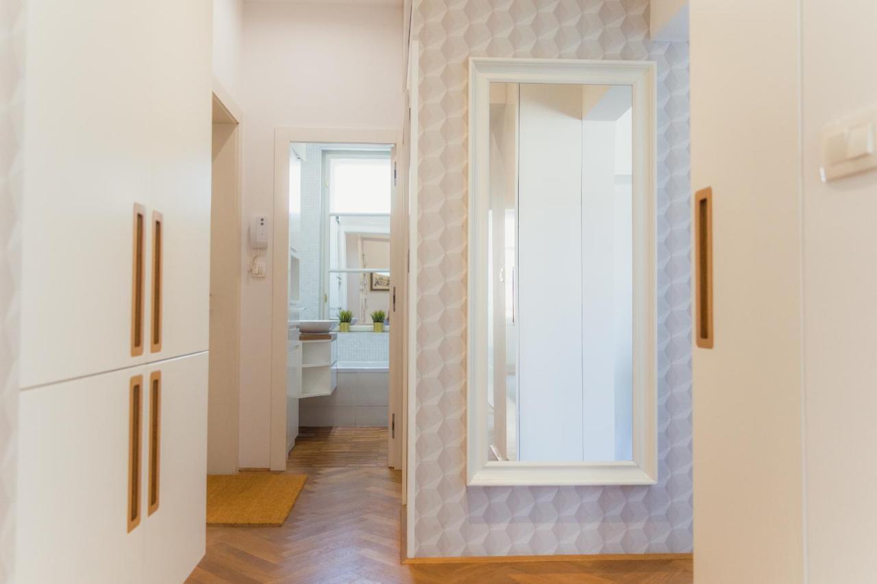 Top Location City Centre Condo In Historic Building With Free Garage Parking Ljubljana Ngoại thất bức ảnh