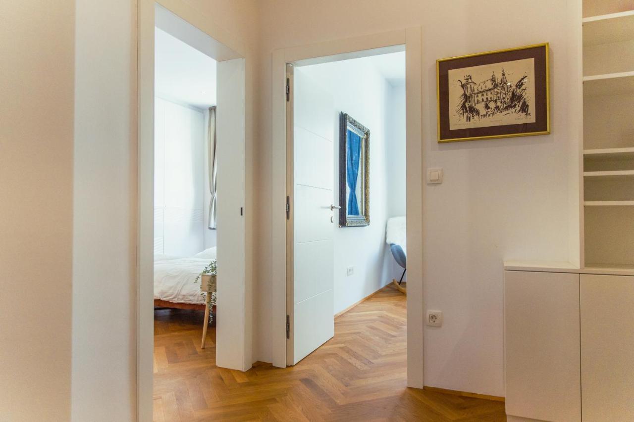 Top Location City Centre Condo In Historic Building With Free Garage Parking Ljubljana Ngoại thất bức ảnh